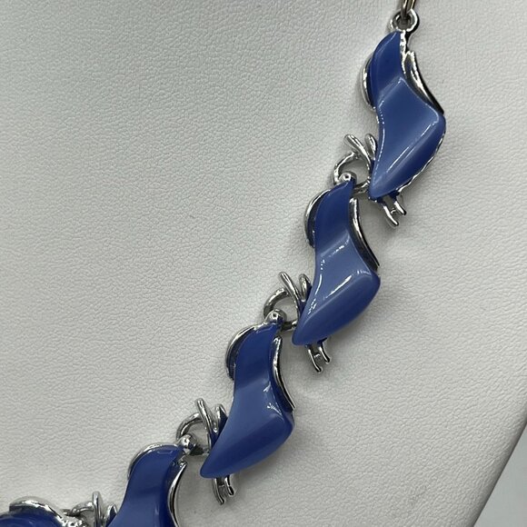 Vintage ART Opaque Blue Thermoset Necklace JP232 - Picture 2 of 6